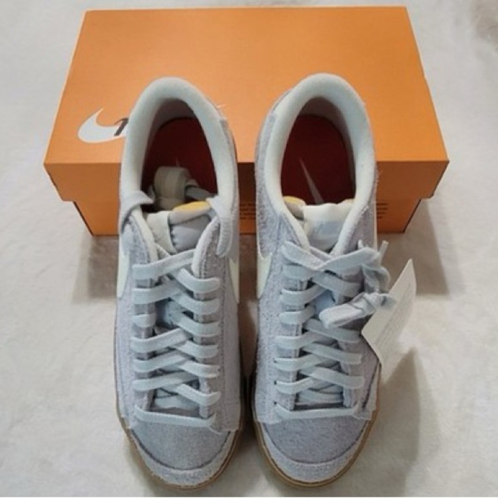 Nike Women’s Sneakers W Blazer ‘77 VNTG - Picture 2 of 4